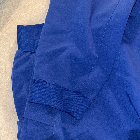 Fabletic Blue Scrub Set - Picture 4 of 6